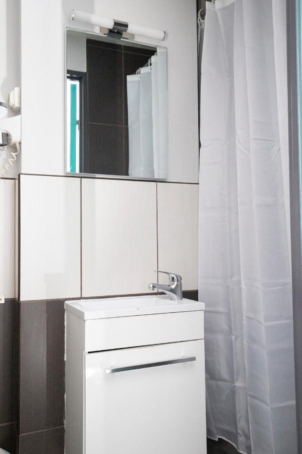 Wink Hotel Juvisy エクステリア 写真