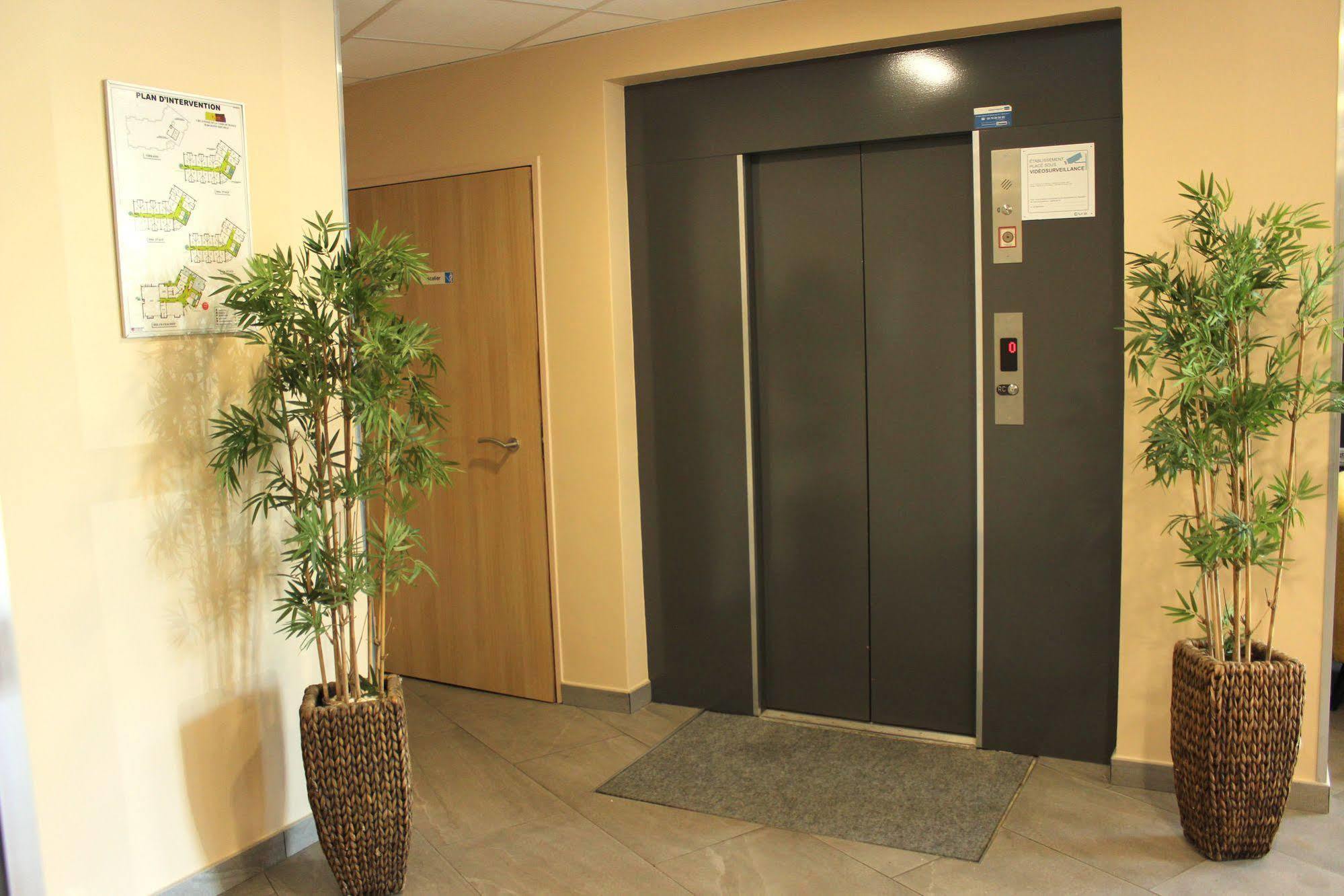 Wink Hotel Juvisy エクステリア 写真